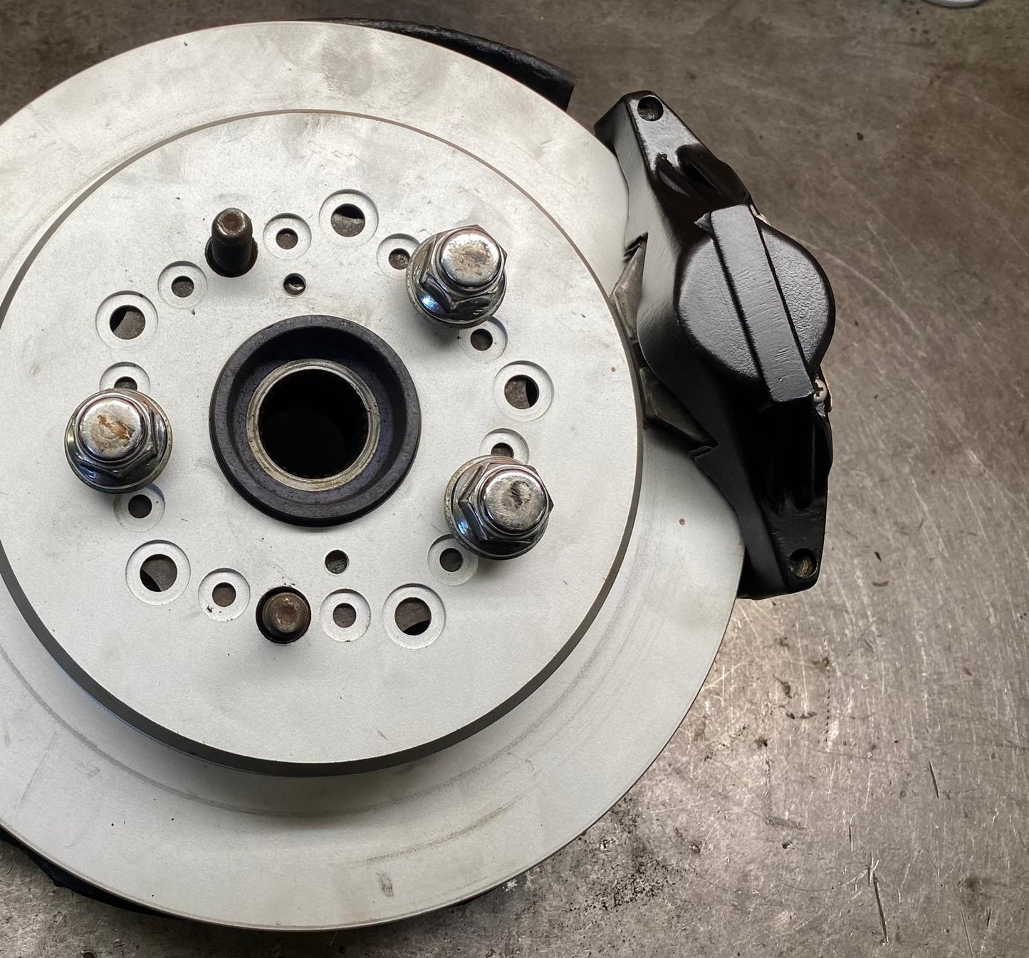 JZX90-100 duel caliper brackets (Skyline/Z32 caliper)